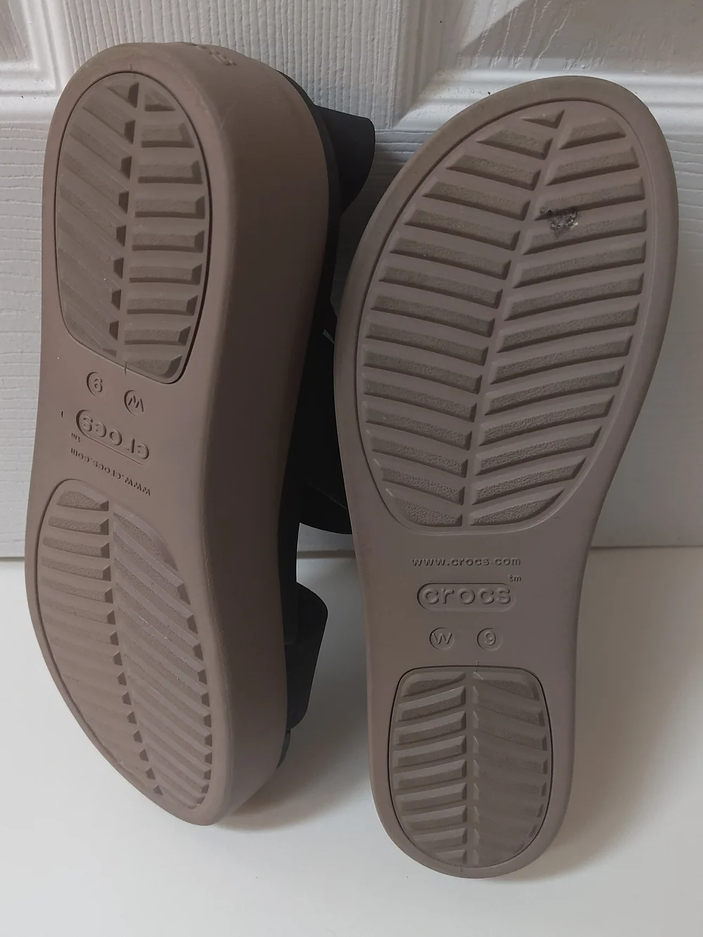 Crocs Women’s Size 9 Brooklyn Law Wedge Sandals Black Mushroom Ankle Strap